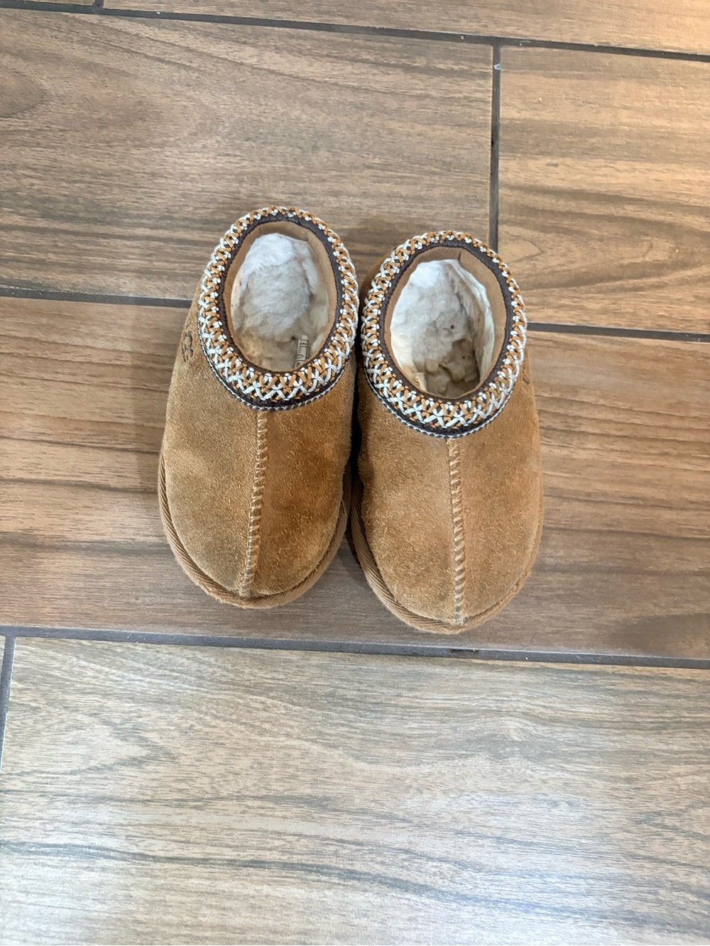UGG children’s size 7 Chestnut Suede Shearling-Lined Slip-On Mules